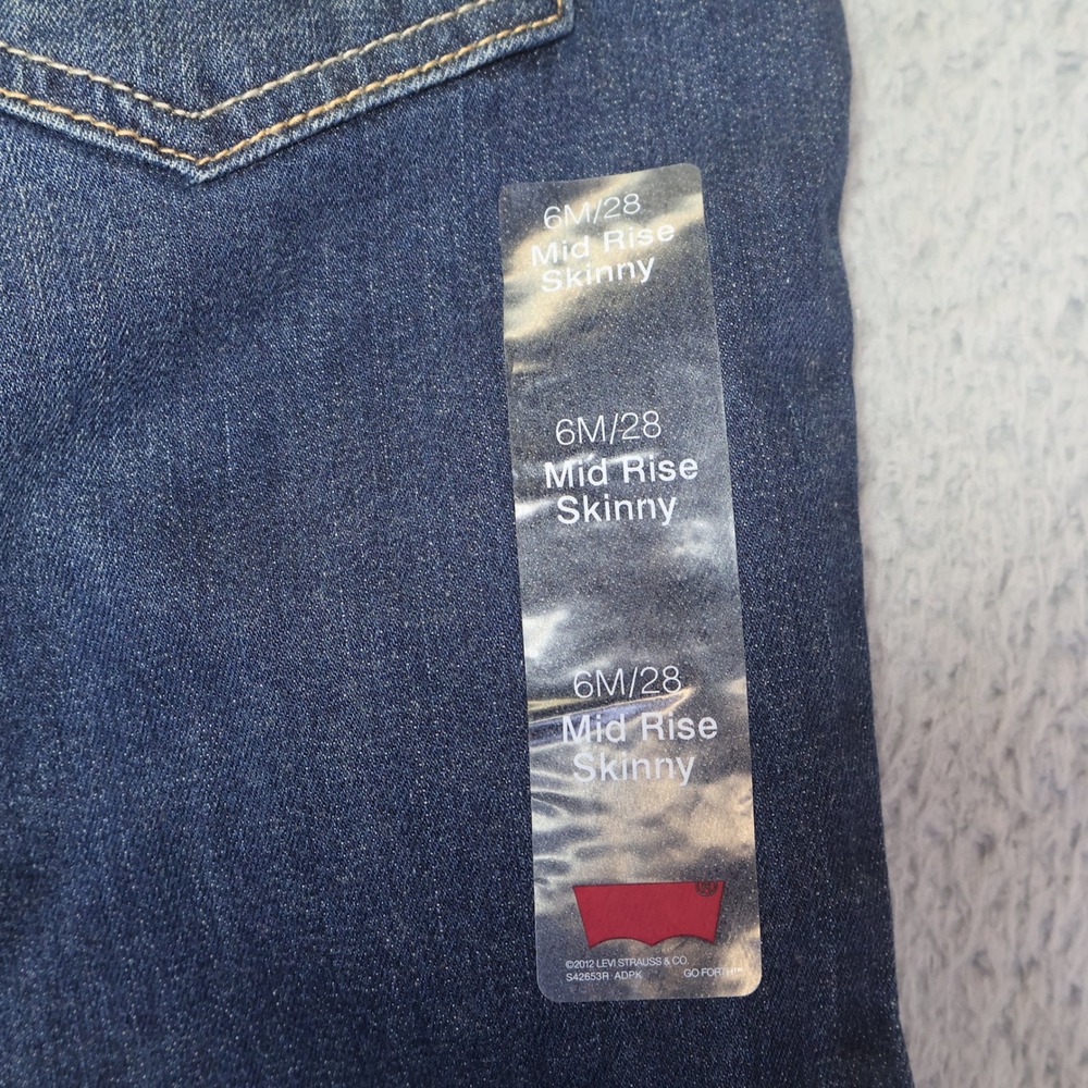 Levis Mid Rise Skinny Jeans Womens 12 Dark Wash Stretch Denim Blue 6M/28 - Picture 12 of 15
